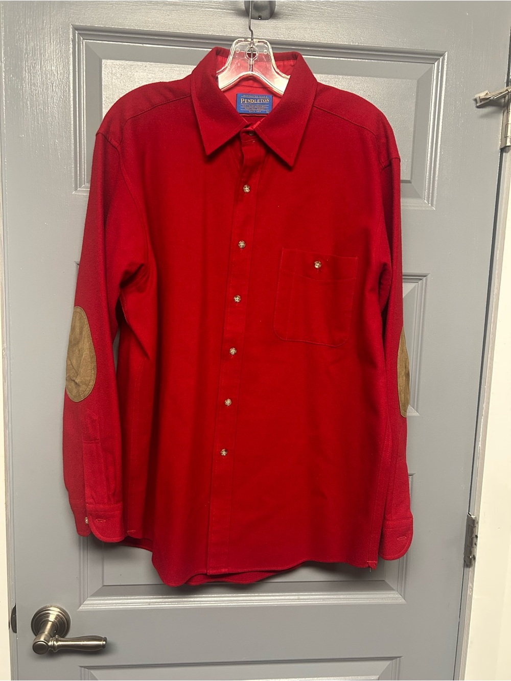 PENDLETON Vintage 100% wool men’s button up shirt w/elbow patches. Size large